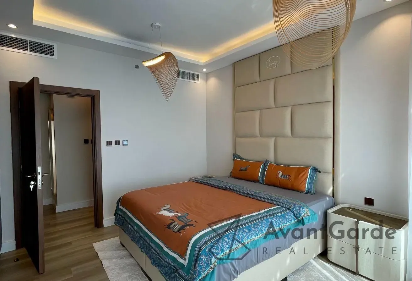 High-End 1BR | Fully Upgraded and Fully Furnished