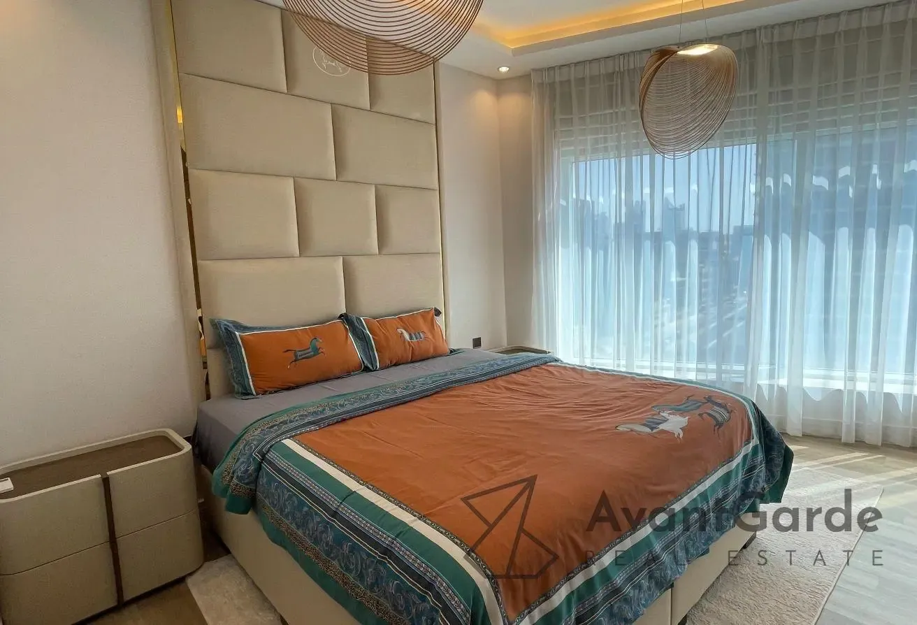 High-End 1BR | Fully Upgraded and Fully Furnished