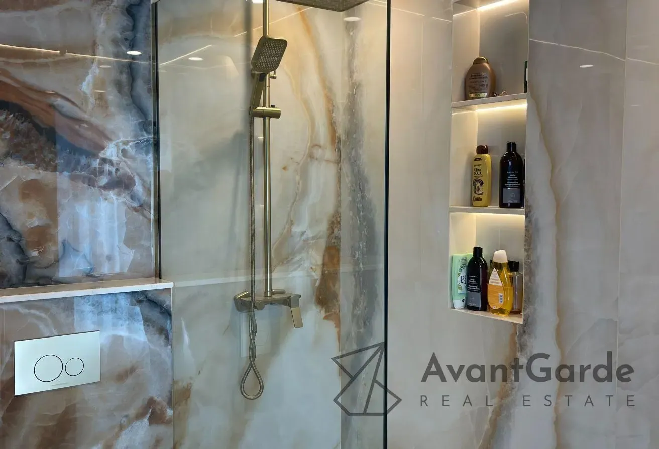 High-End 1BR | Fully Upgraded and Fully Furnished