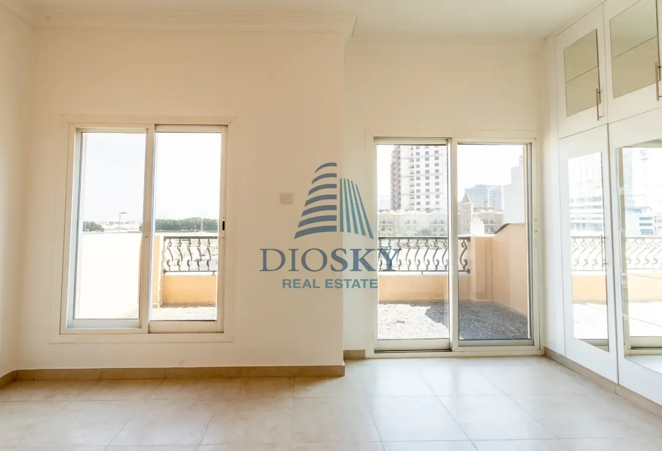 Vacant Villa | Large Plot | Perfect Family Home
