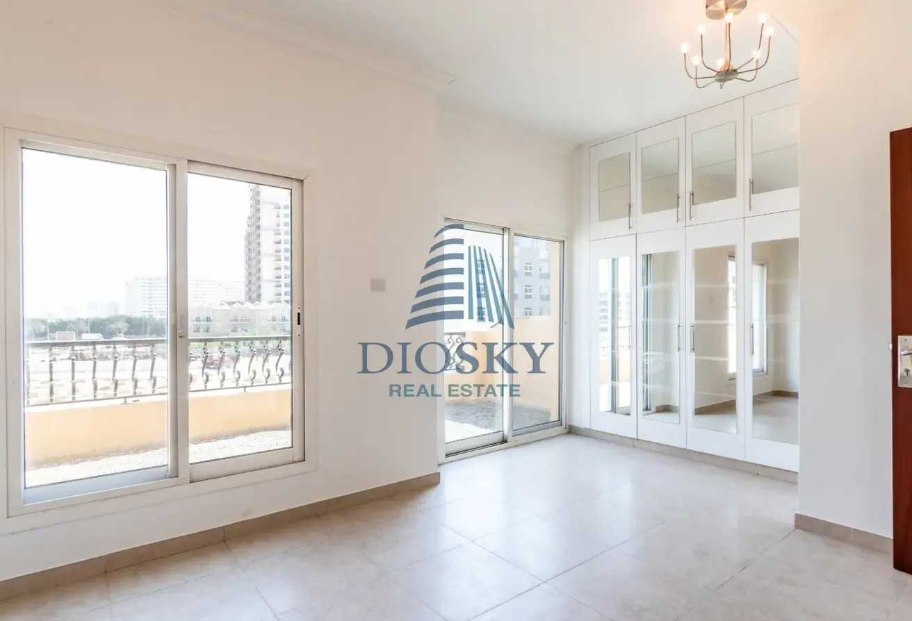 Vacant Villa | Large Plot | Perfect Family Home