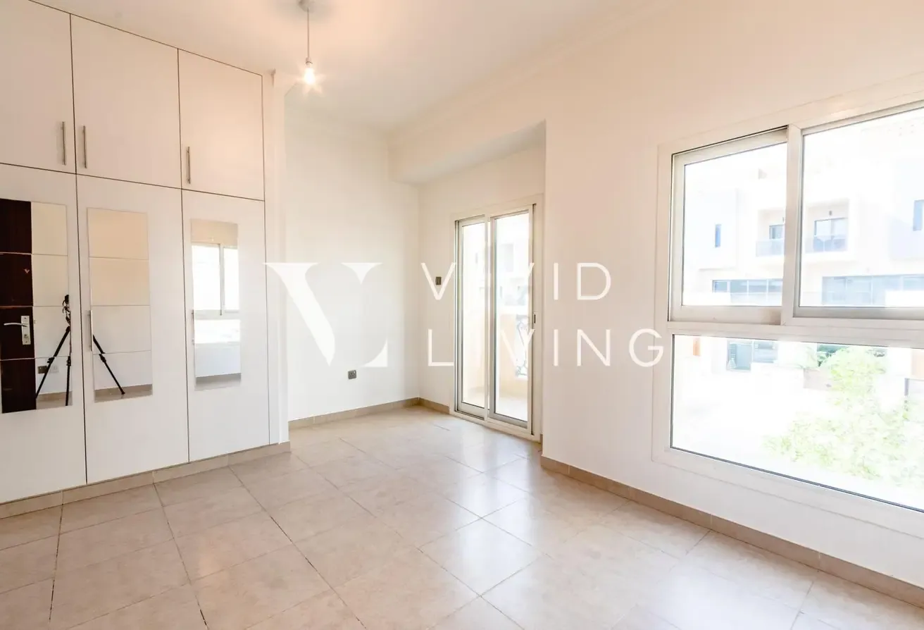 Vacant | Large Layout | Key Location