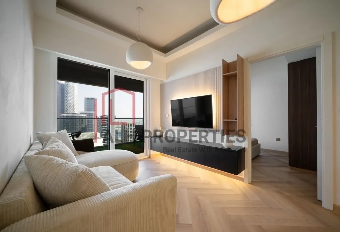 High Floor | Canal View | Beautifully Upgraded