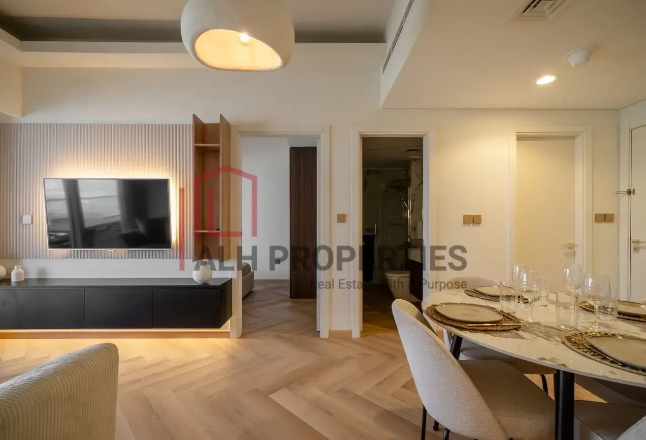 High Floor | Canal View | Beautifully Upgraded