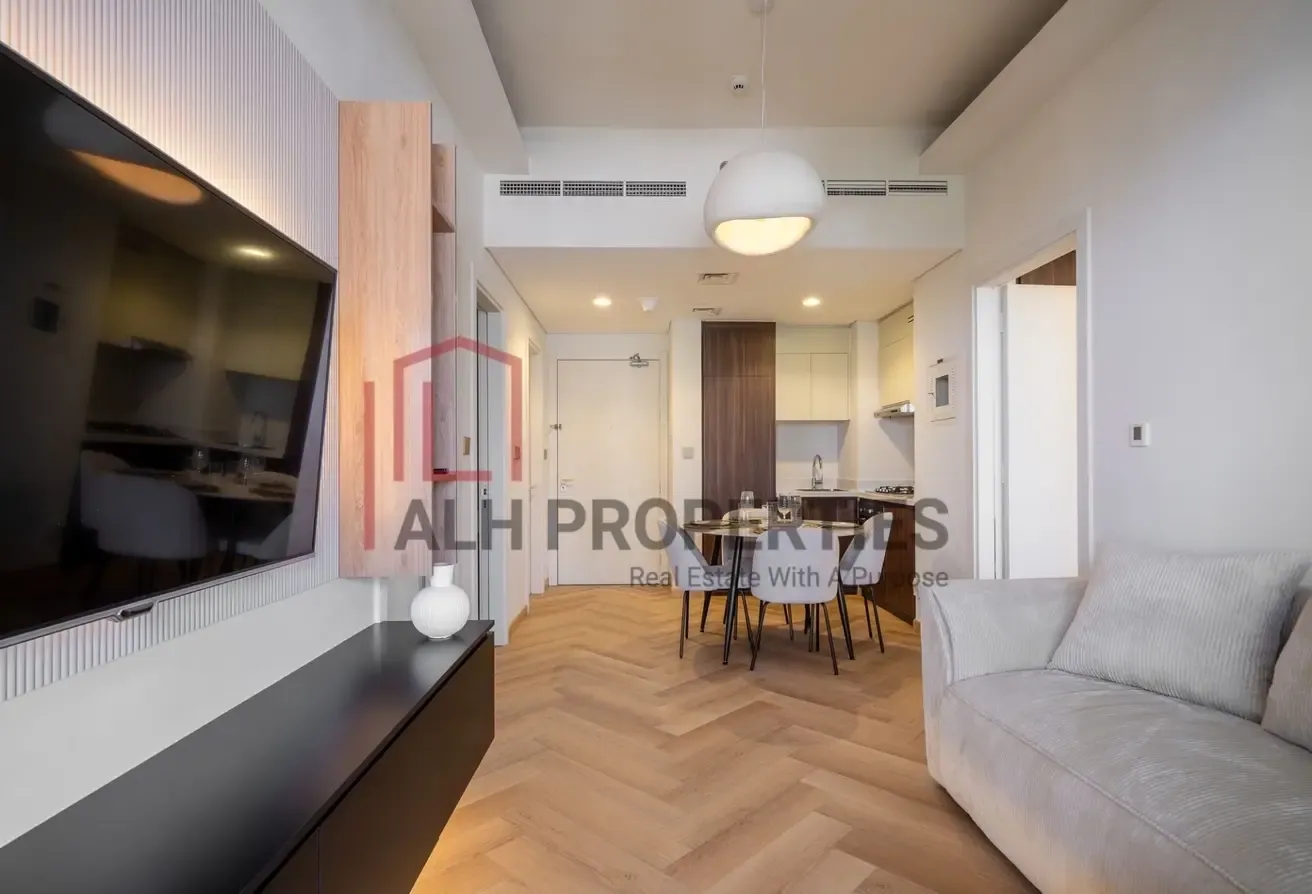 High Floor | Canal View | Beautifully Upgraded
