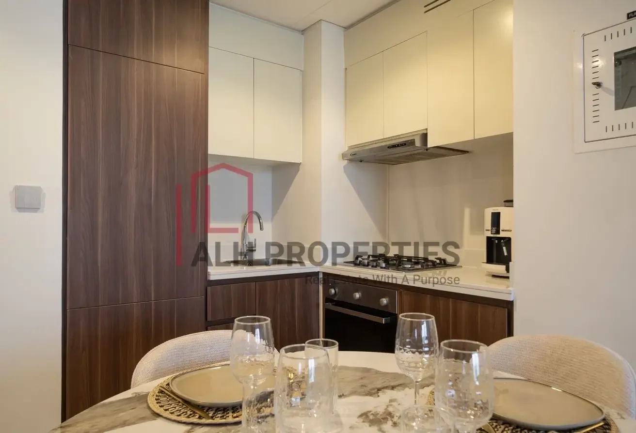 High Floor | Canal View | Beautifully Upgraded