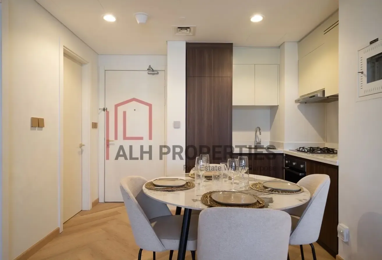 High Floor | Canal View | Beautifully Upgraded
