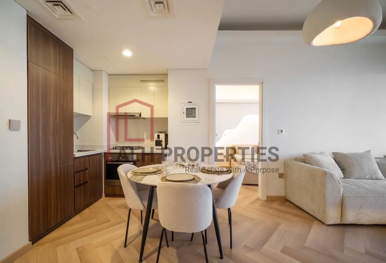 High Floor | Canal View | Beautifully Upgraded