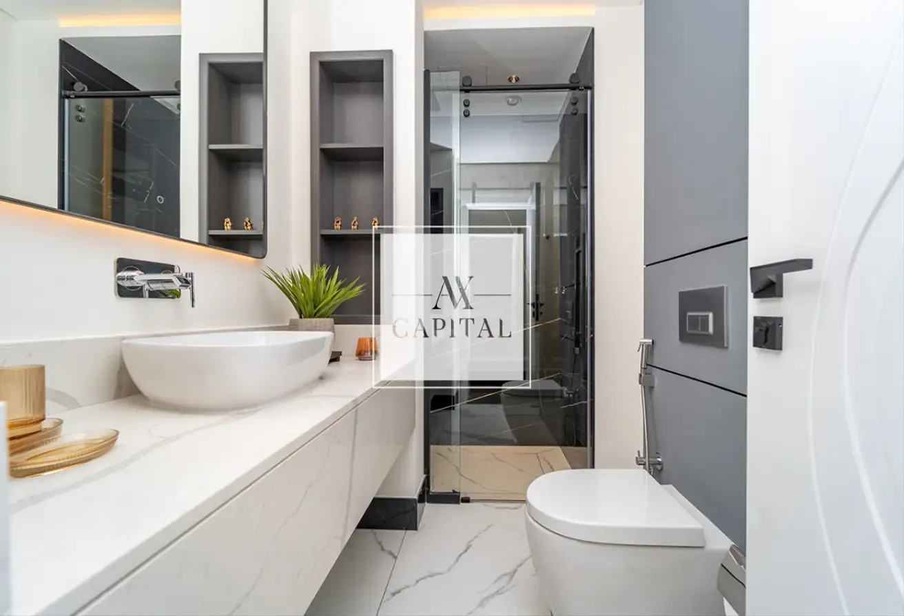 High Floor| Canal View | Rented ROI 6,7%