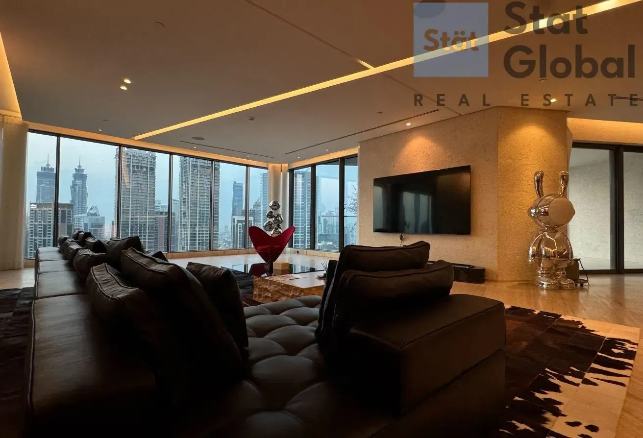 2B | Luxury Partial Level Residence | Full Canal View