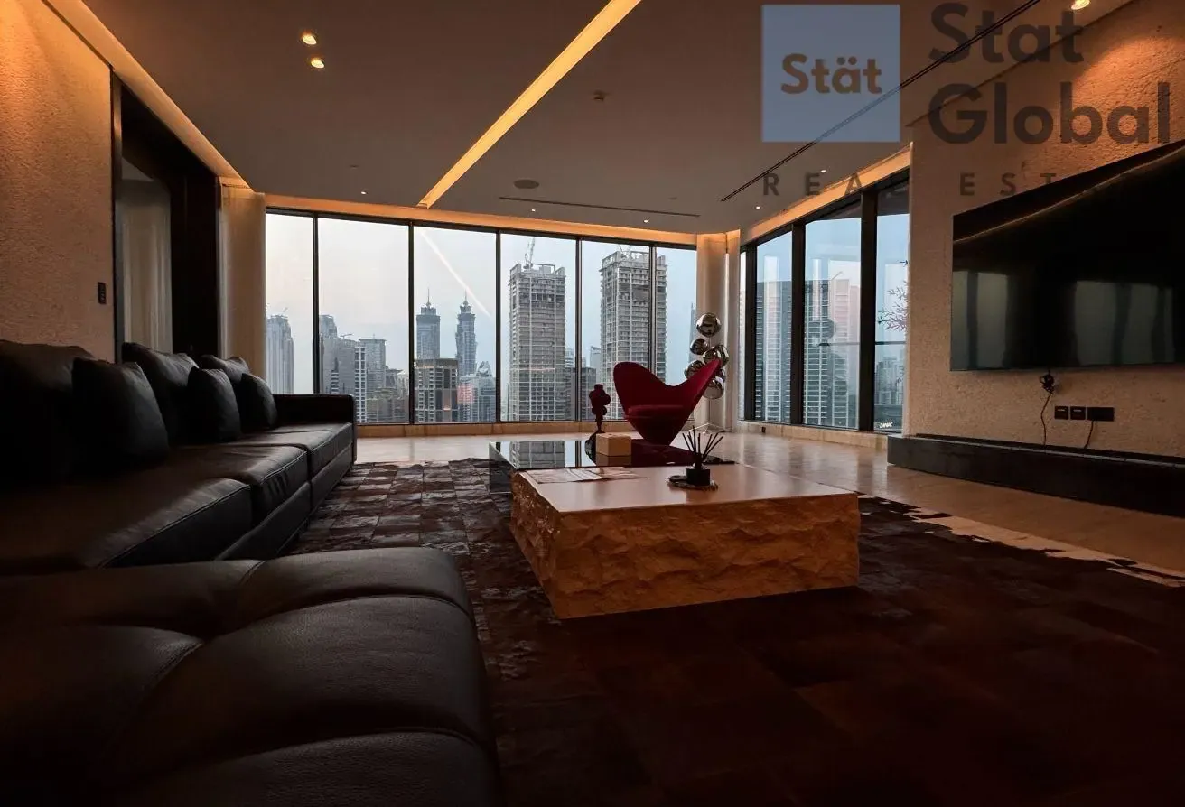 2B | Luxury Partial Level Residence | Full Canal View