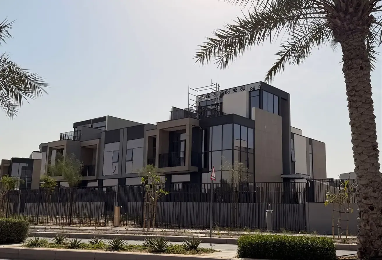 Close to Lagoon | Single Row | Near Park