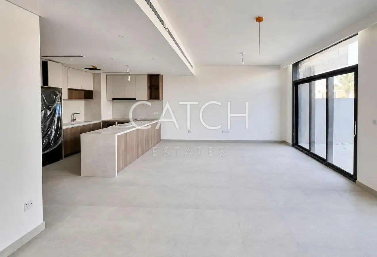 Green Patch Facing | 3BR+Maid | Mid Unit