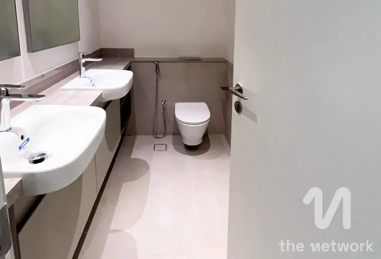 Ready To Move In | Direct On Park | Next To Pool