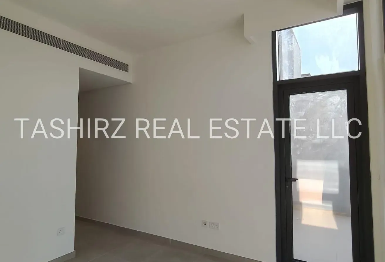 Brandnew 3Bed TH | Single Row | Unfurnished