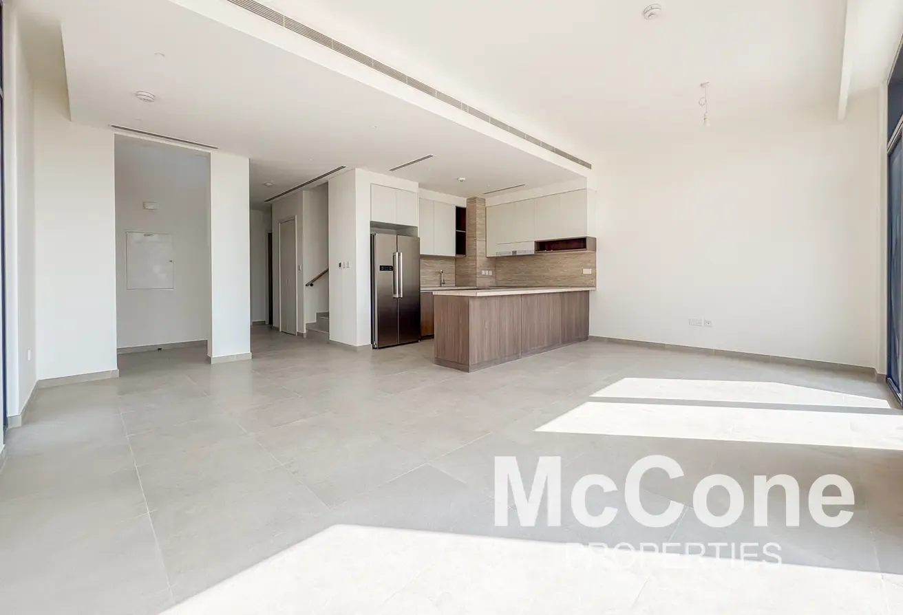 Green Belt | Great Location | Ready to Move