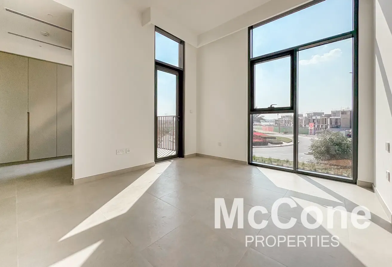 Green Belt | Great Location | Ready to Move