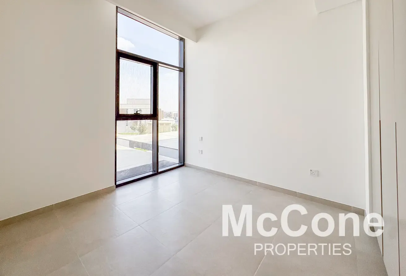 Green Belt | Great Location | Ready to Move