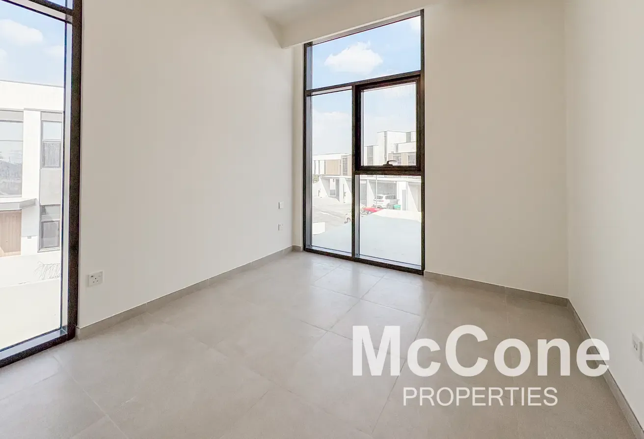 Green Belt | Great Location | Ready to Move