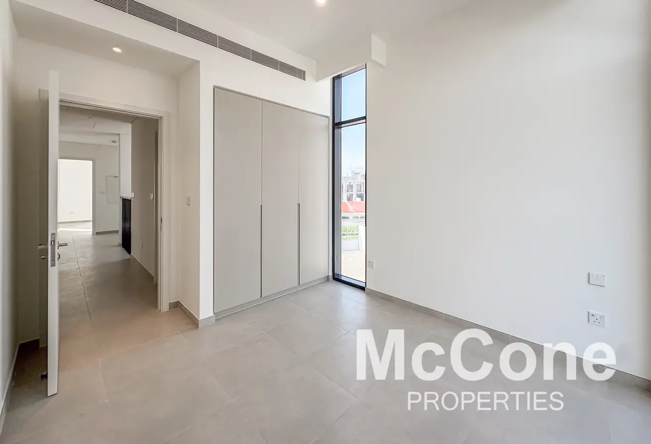 Green Belt | Great Location | Ready to Move