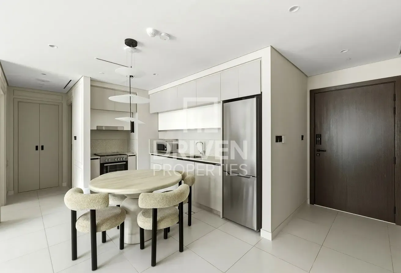 Sleek and Modern Unit | Desirable Location