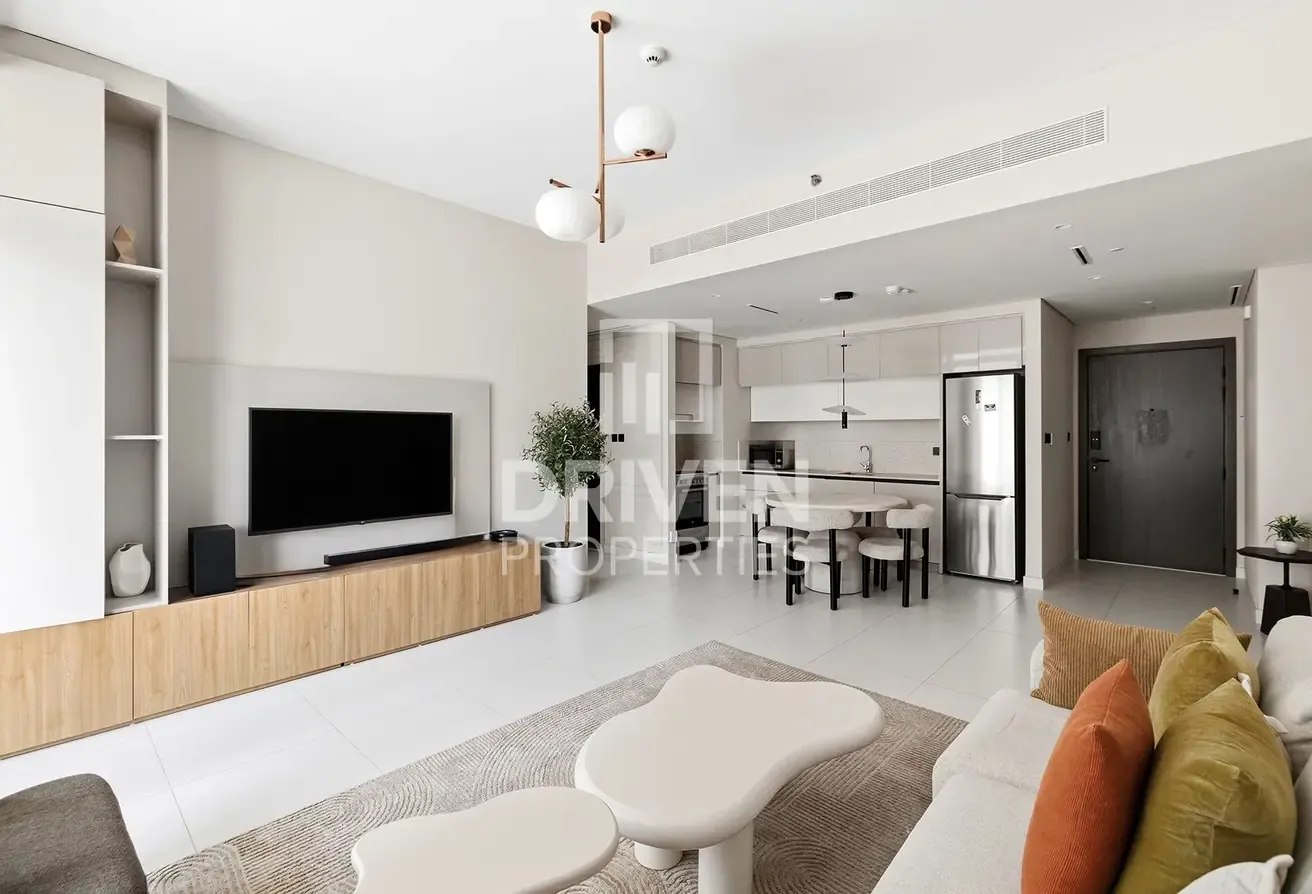Sleek and Modern Unit | Desirable Location