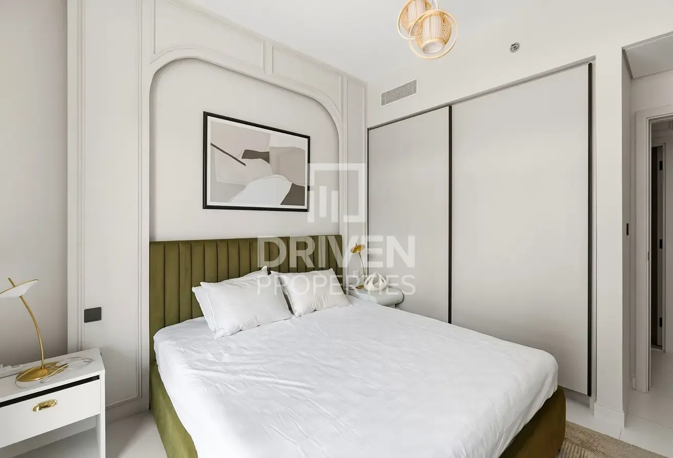 Sleek and Modern Unit | Desirable Location