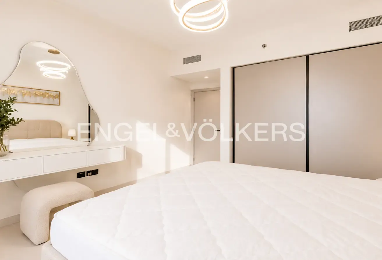 Fully Furnished I Vacant I Sea View