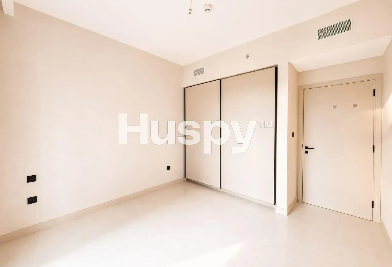 Beach Access | Low Floor | Flexible Cheques