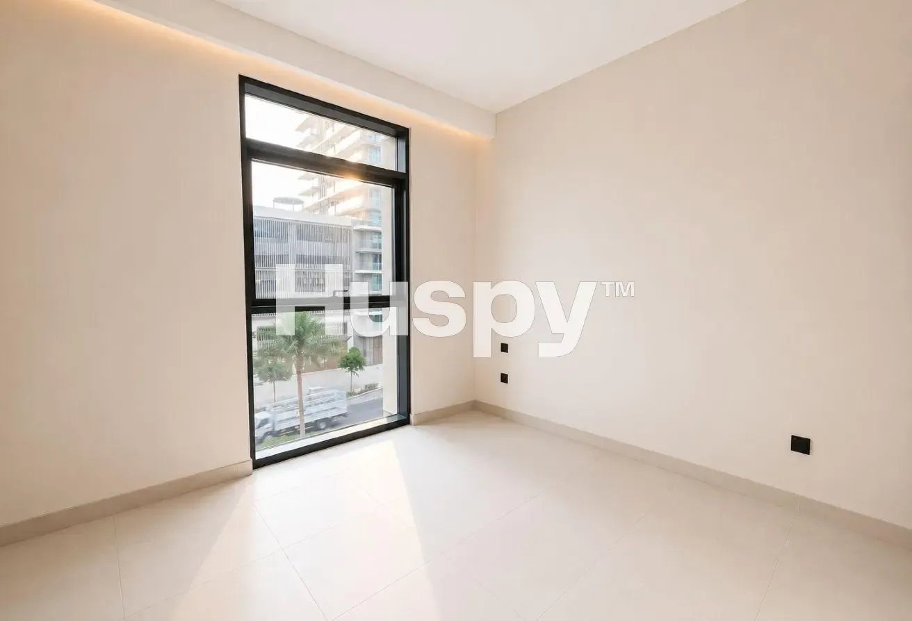 Beach Access | Low Floor | Flexible Cheques