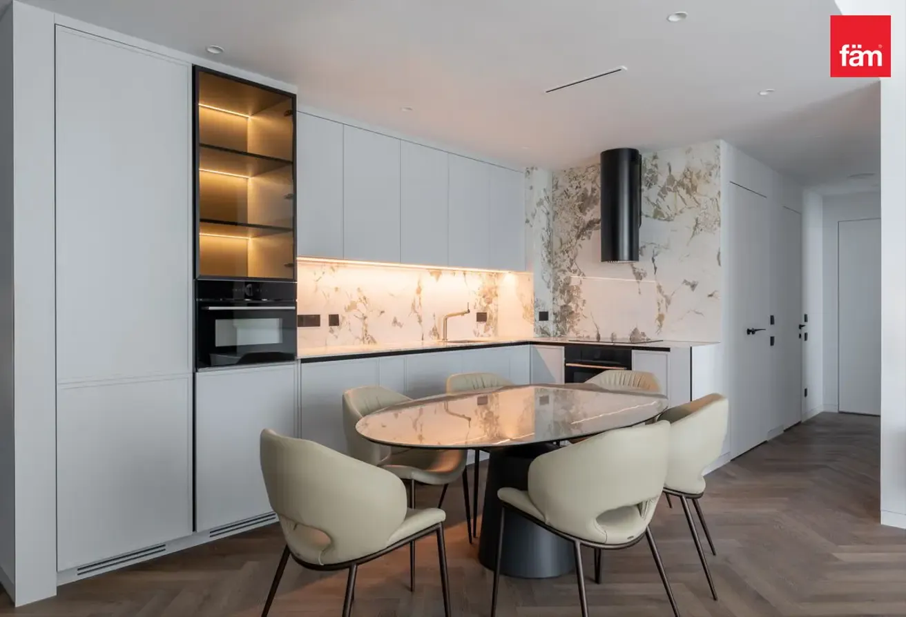 TOP QUALITY RENOVATION I WATERFRONT I SPACIOUS