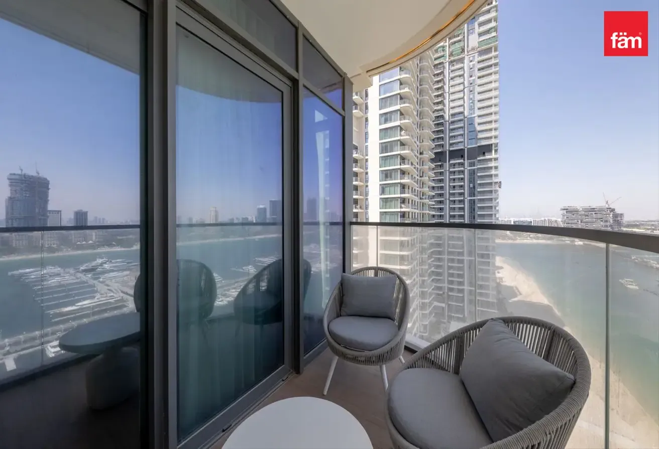 TOP QUALITY RENOVATION I WATERFRONT I SPACIOUS