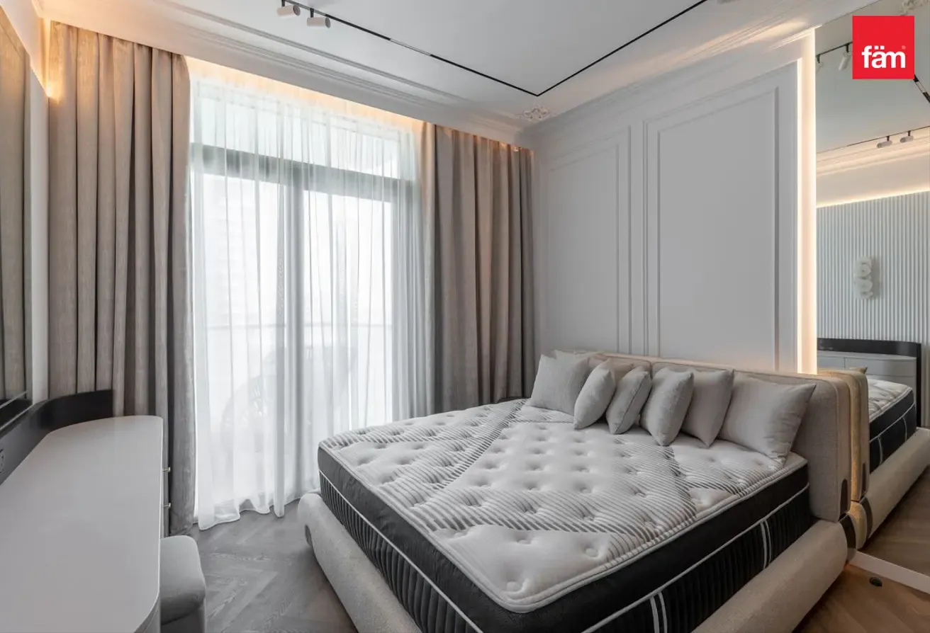 TOP QUALITY RENOVATION I WATERFRONT I SPACIOUS