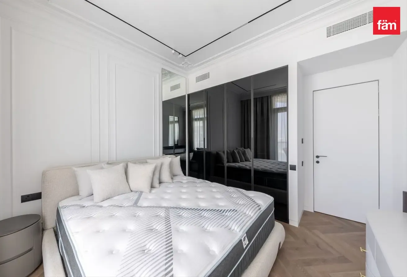 TOP QUALITY RENOVATION I WATERFRONT I SPACIOUS