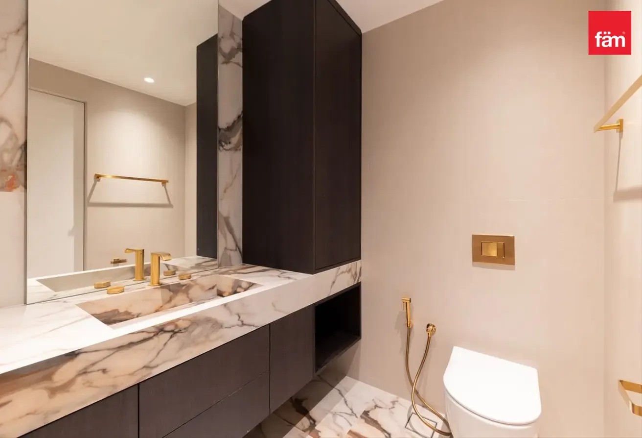 TOP QUALITY RENOVATION I WATERFRONT I SPACIOUS