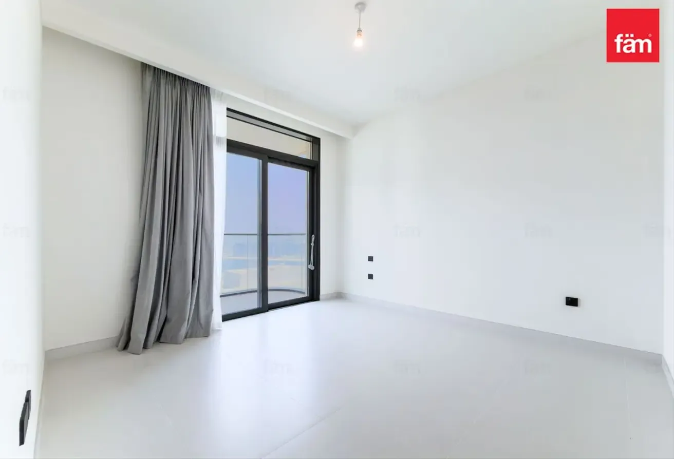 Private Beach | Stunning 2 Bedroom | Vacant
