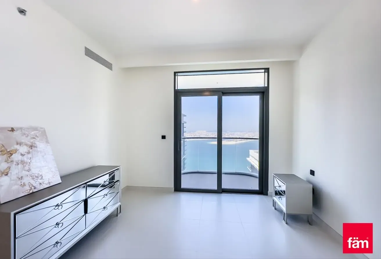 Private Beach | Stunning 2 Bedroom | Vacant