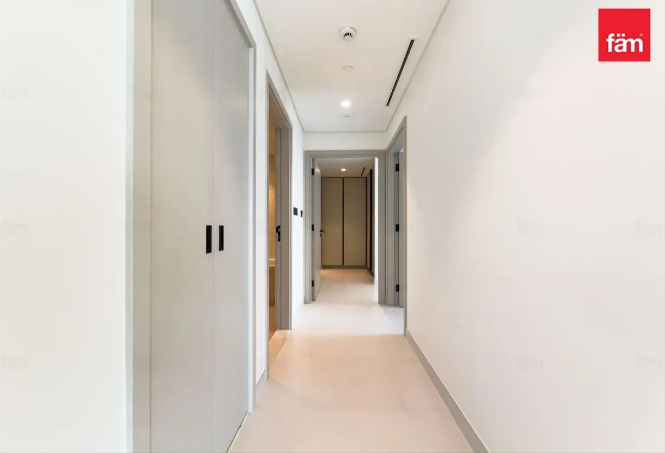 Private Beach | Stunning 2 Bedroom | Vacant