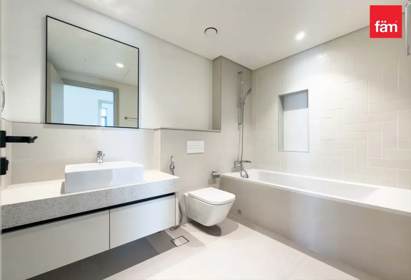 Private Beach | Stunning 2 Bedroom | Vacant