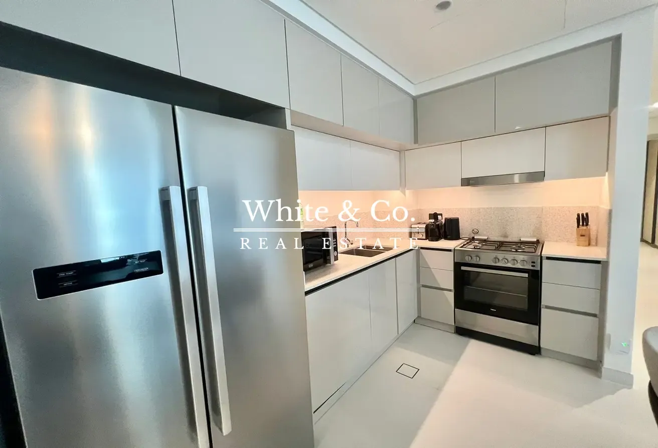 Low Floor | Private beach | Marina Views