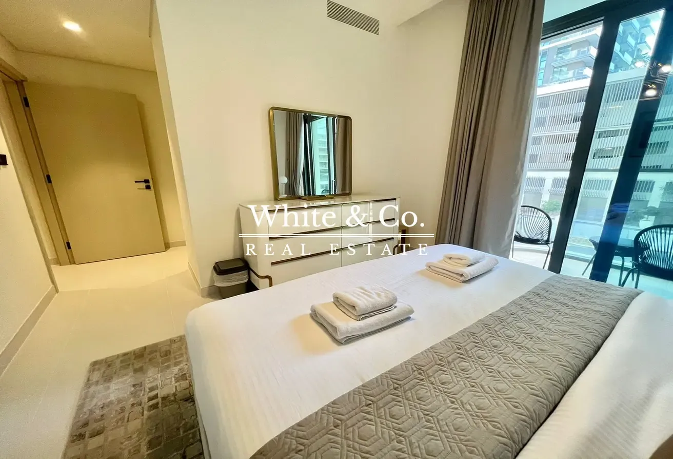 Low Floor | Private beach | Marina Views
