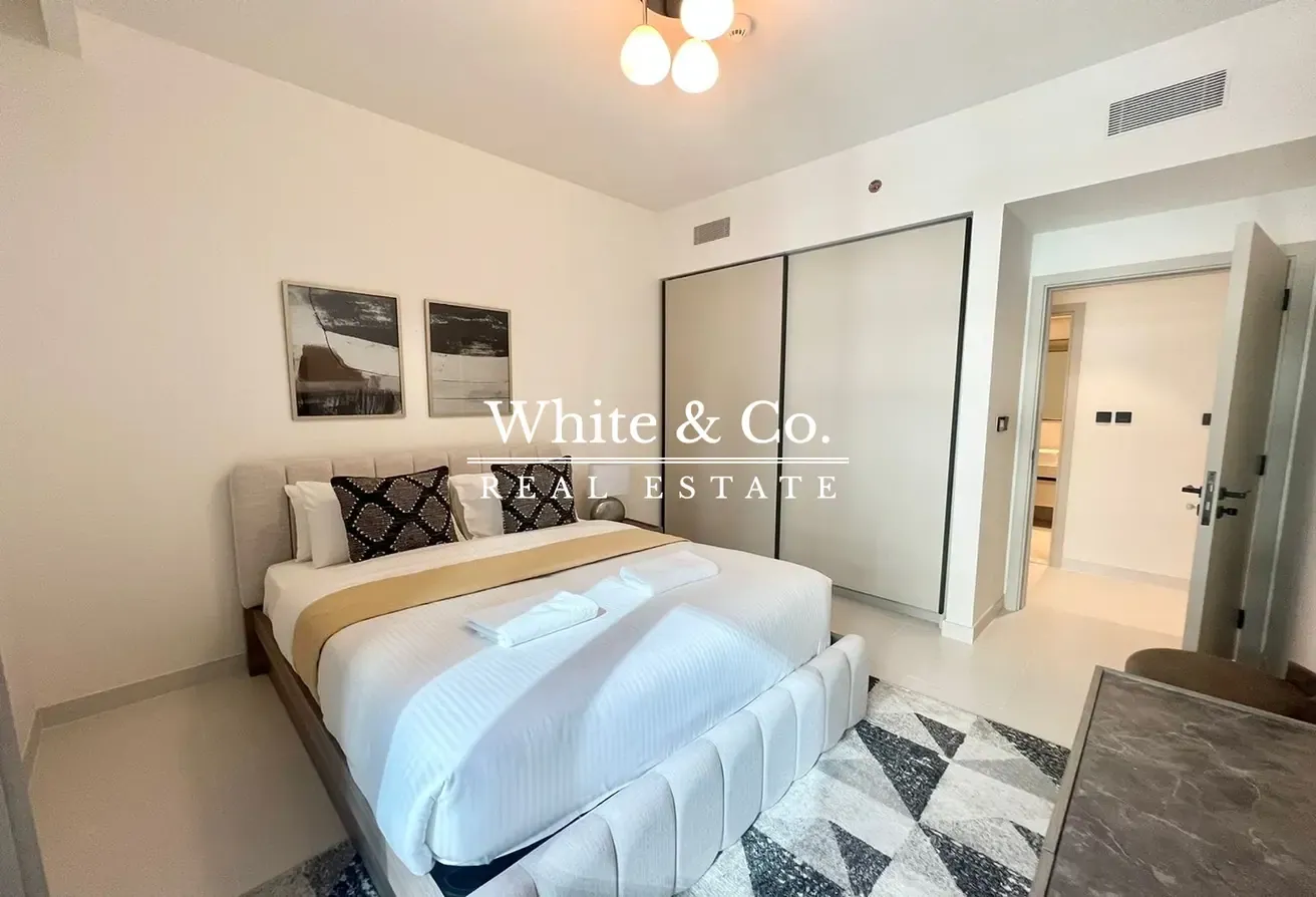 Low Floor | Private beach | Marina Views
