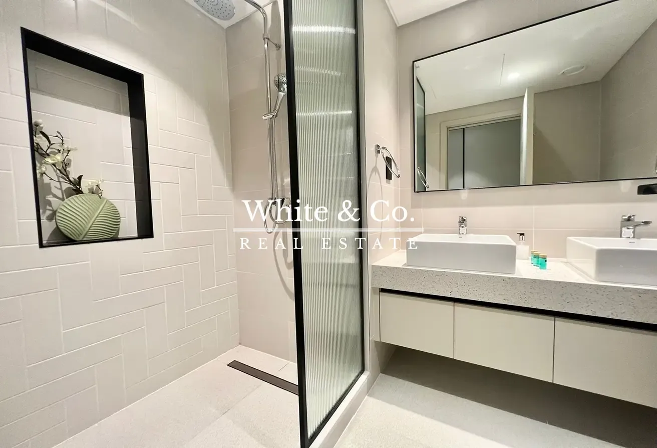 Low Floor | Private beach | Marina Views