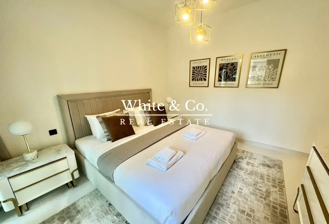 Low Floor | Private beach | Marina Views