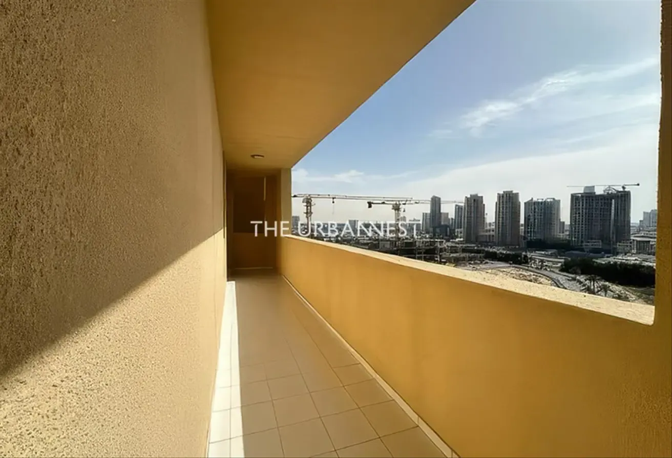 Fully Furnished | Great Views | Vacant Aug End