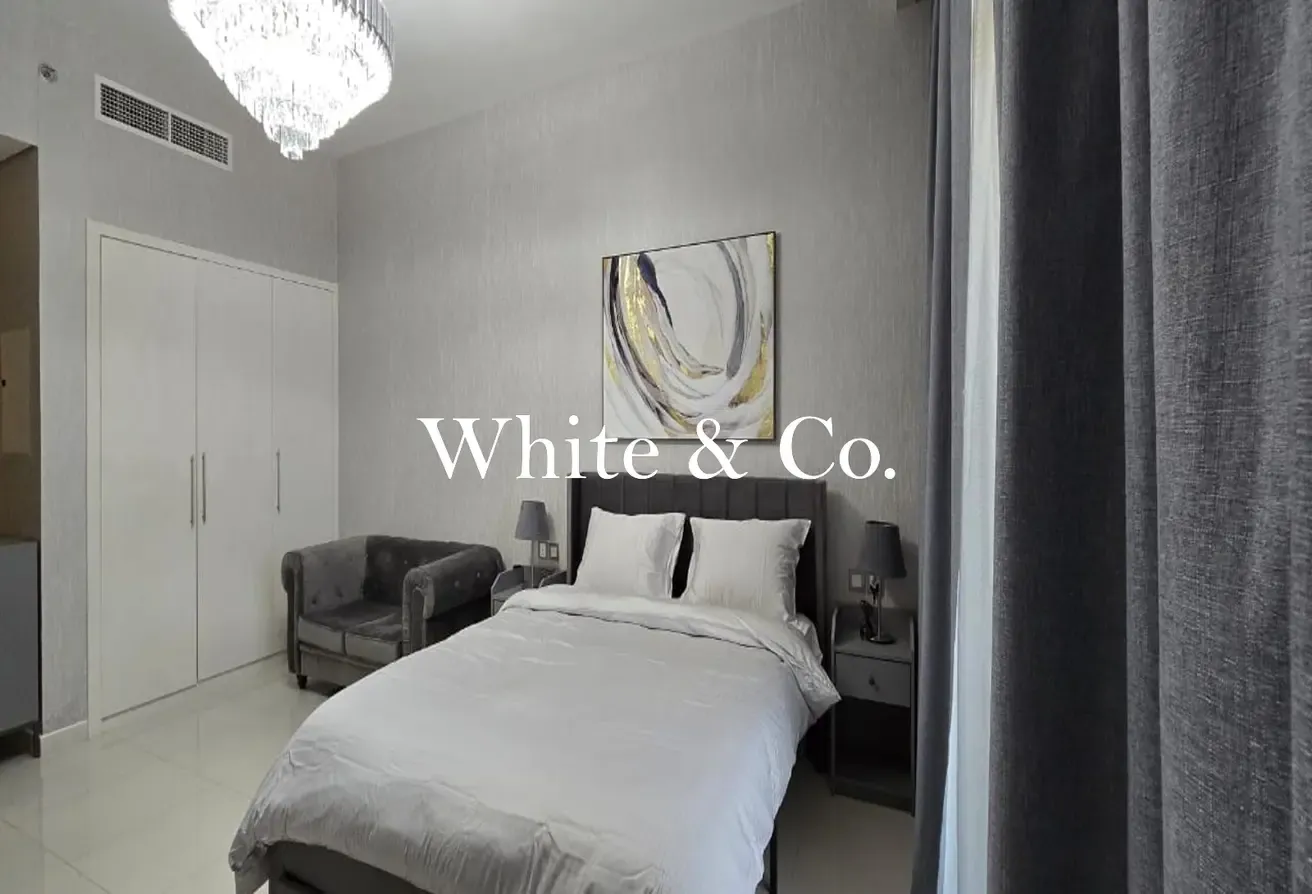 Fully Furnished | 12 Cheques | Near Exit