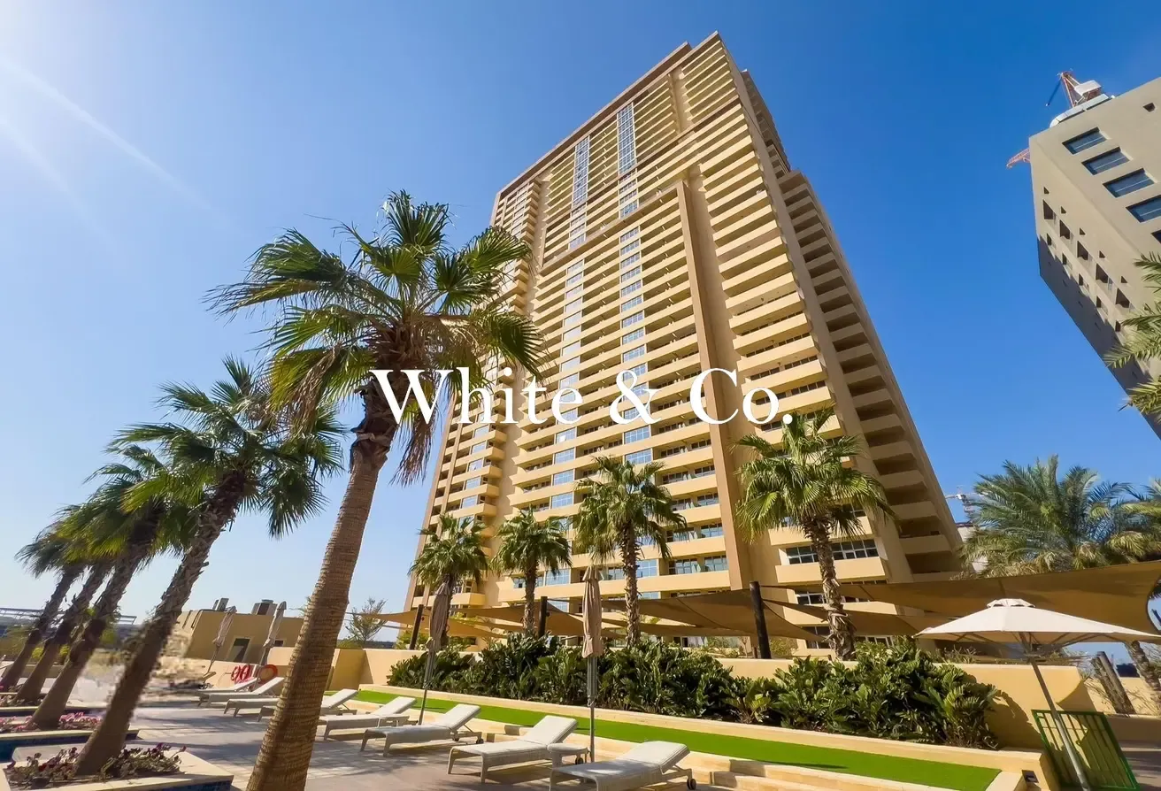 Fully Furnished | 12 Cheques | Near Exit