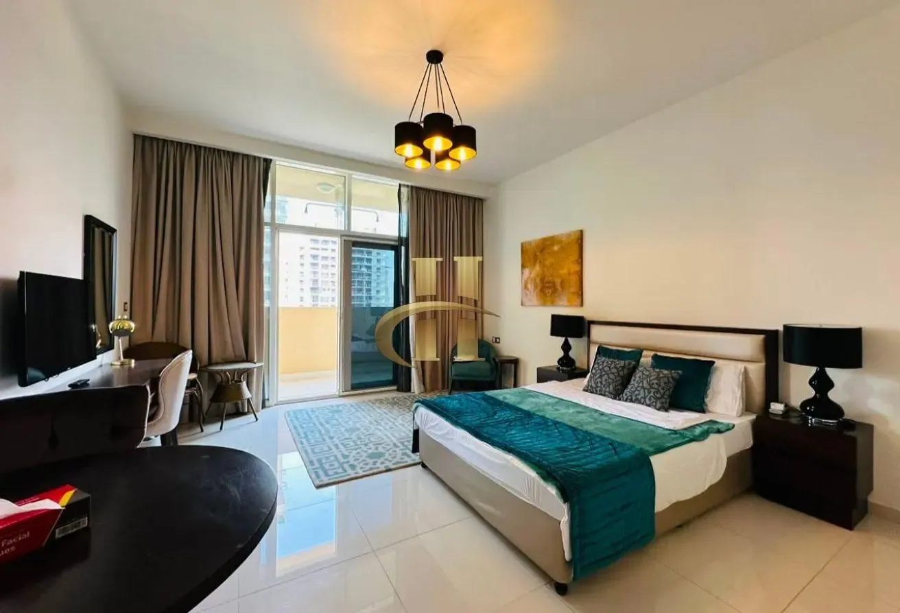 Fully Furnished | Pool View | Flexible Cheques