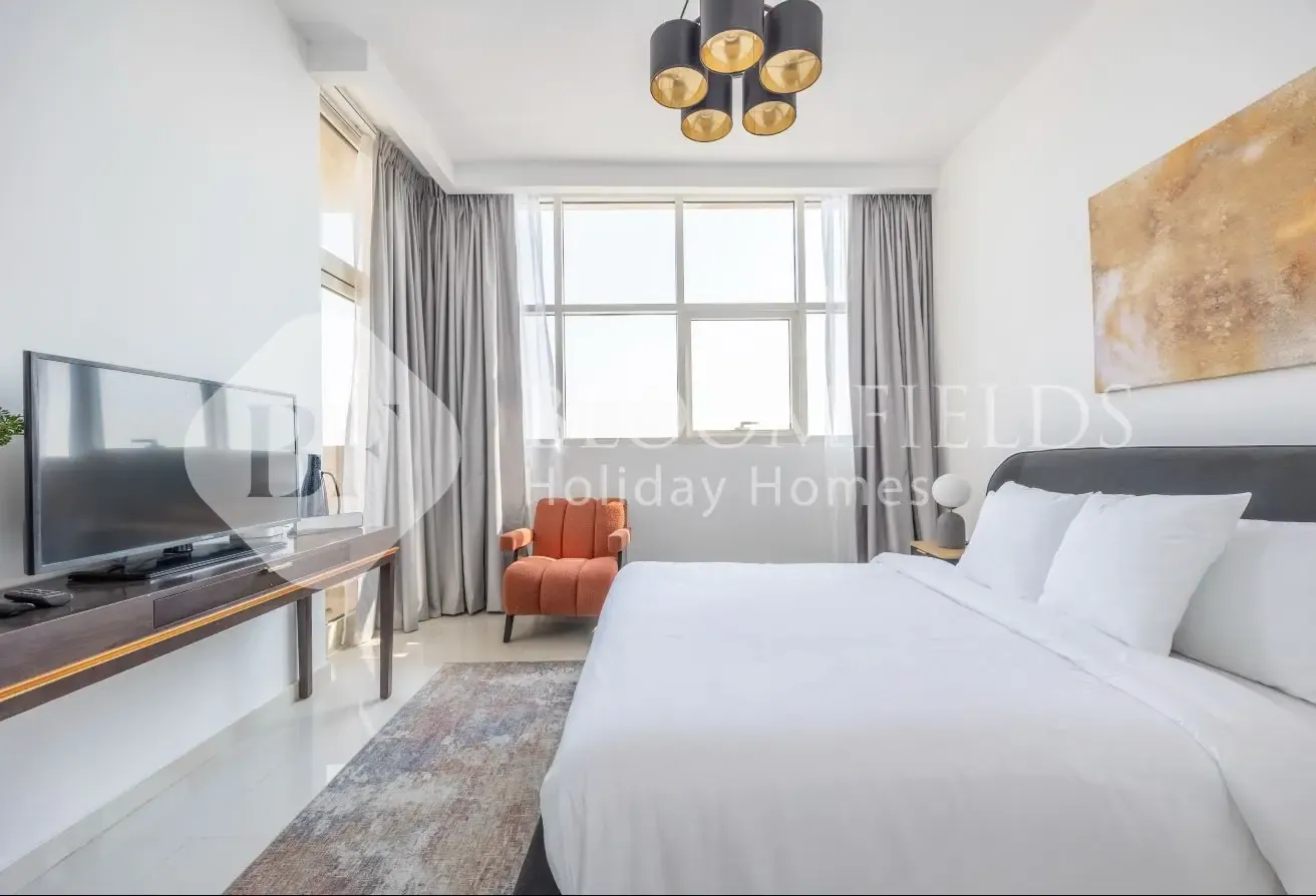 Elevated Studio Living l Stunning City Views