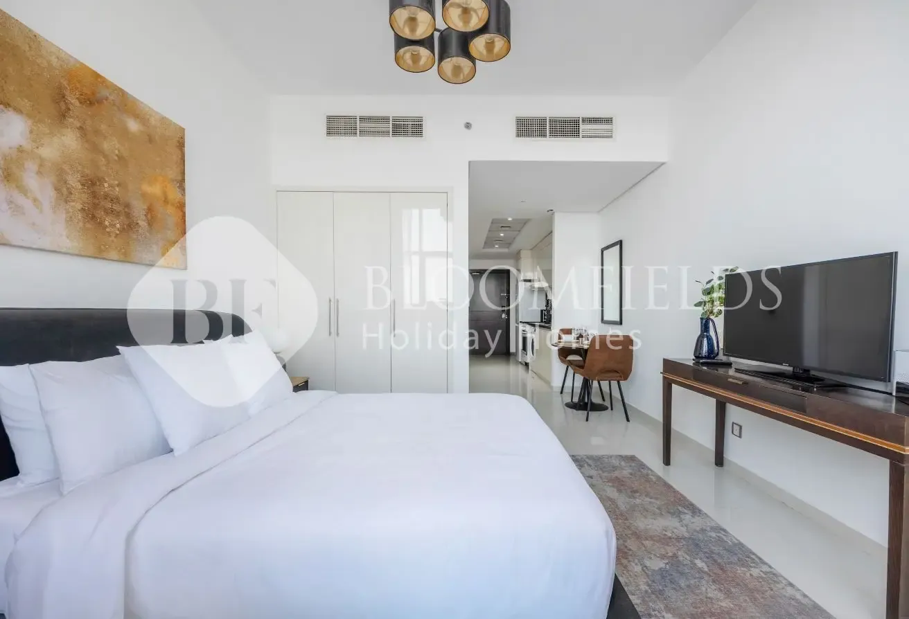 Elevated Studio Living l Stunning City Views